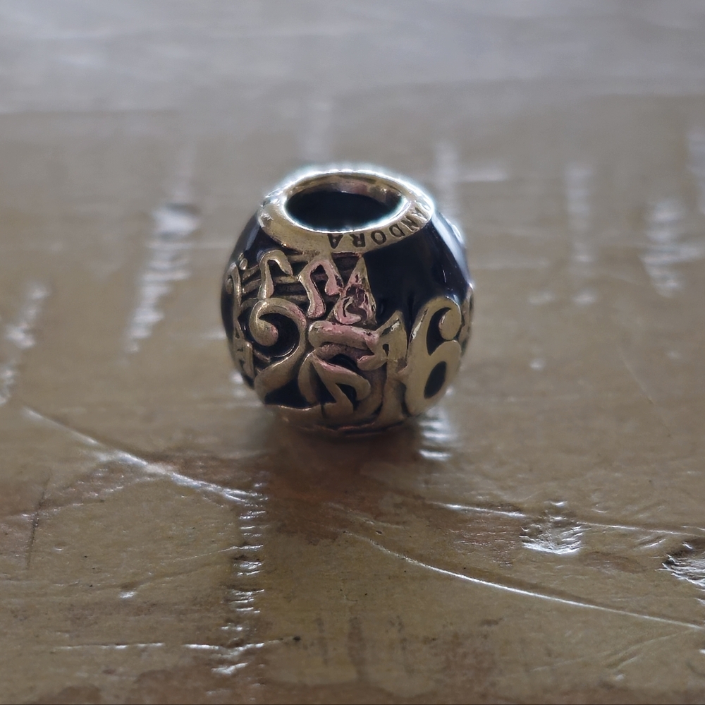 Walt Disney World Disney Parks 2016 Mickey Pandora charm Sterling